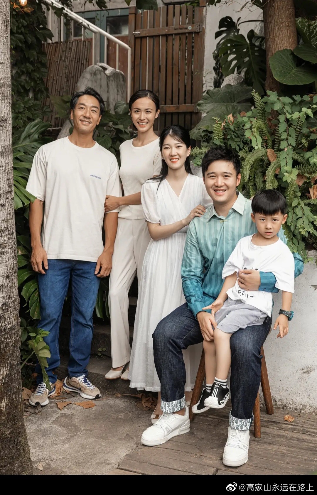 这样的全家福太幸福了吧三代同框你给我生命我陪你到老