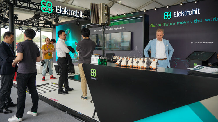 Elektrobit推出行业首个开源汽车操作系统：让开放与安全并存|本土化|软件开发|开源_新浪新闻