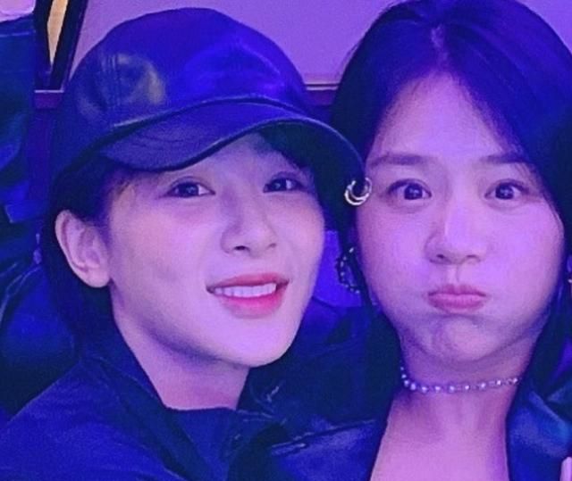 杨紫更博为好友庆生ktv合影成焦点马思纯脸蛋我没眼花吧