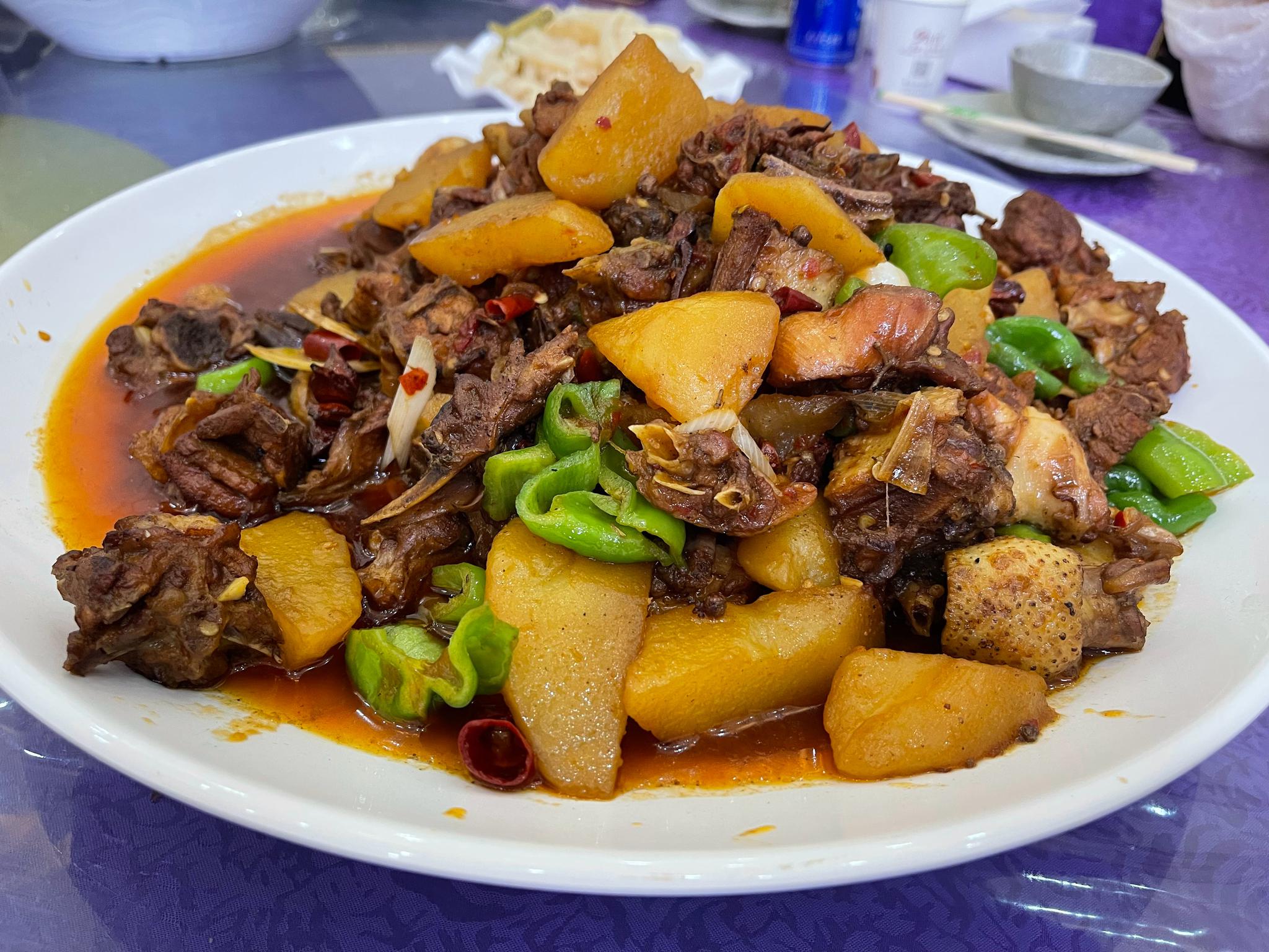 伊犁巩留感受新疆美食,大盘鸡,大盘鱼,大盘菜……_高清图集_新浪网