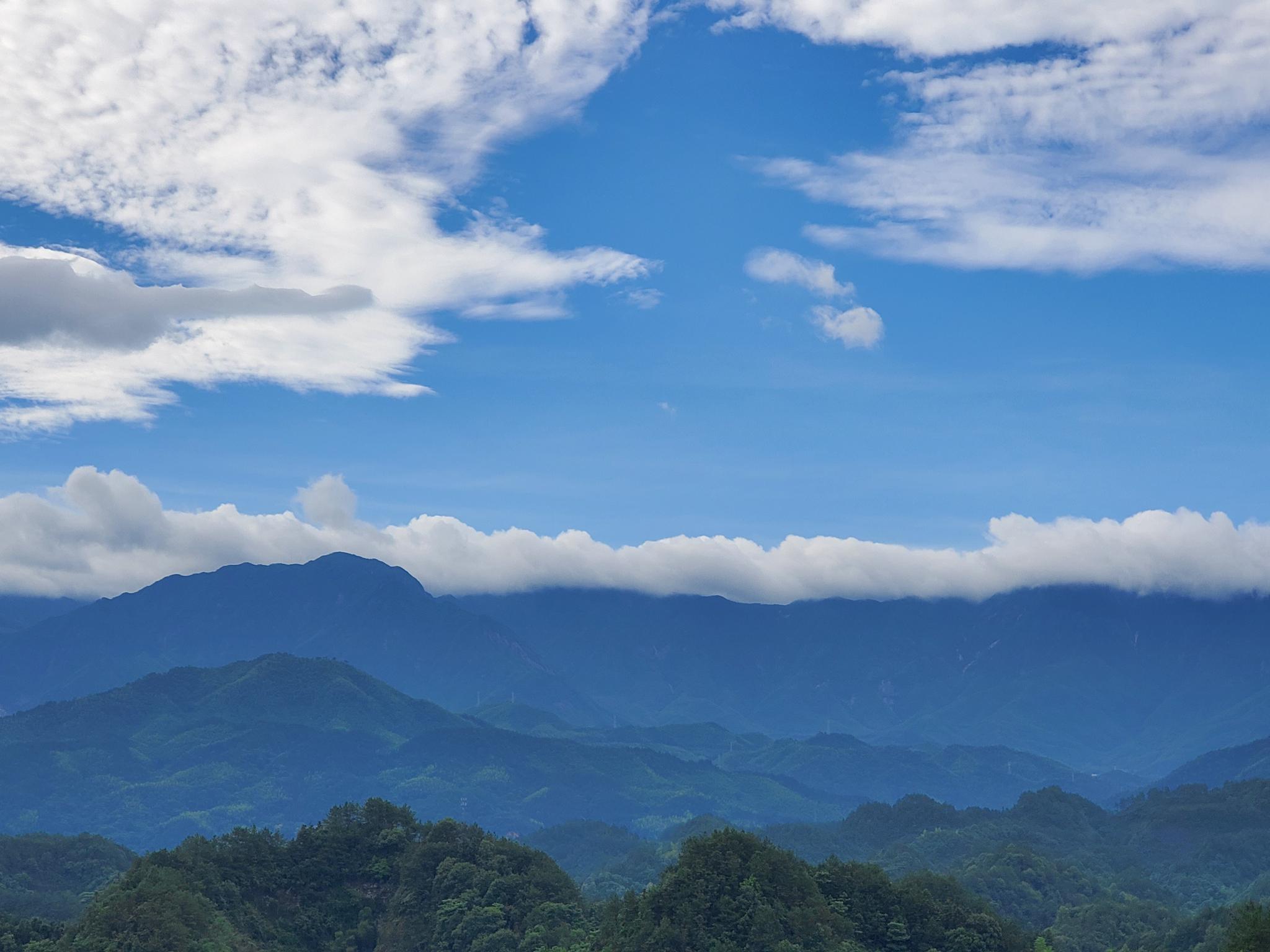 湖南省岳阳市平江县思村乡彭家沅村仰山殿殿外的风景