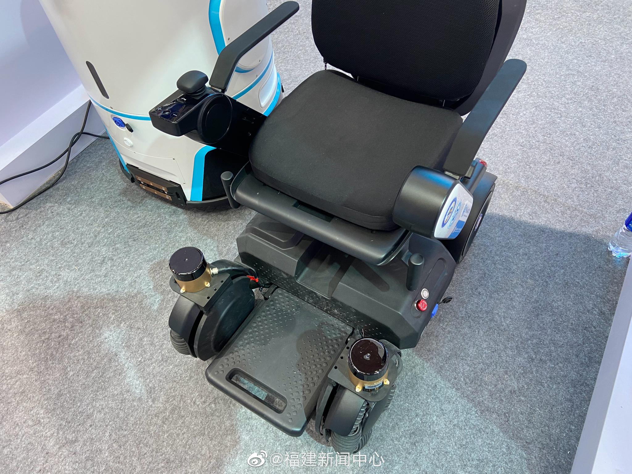 地方展区的代步机器人令人眼前一亮