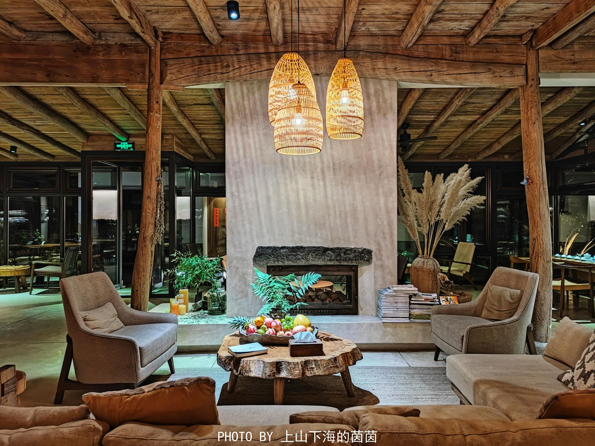 但对于我来说,莫干山的大名"如雷贯耳"更多源于这里是中国高端民宿的