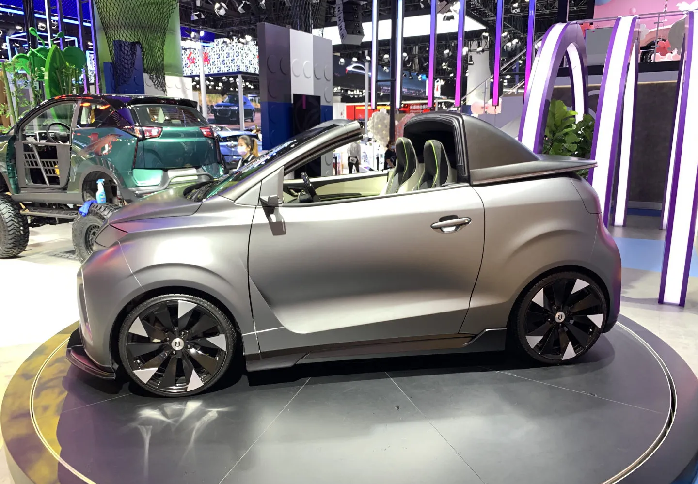 奇瑞小蚂蚁敞篷版亮相配硬顶敞篷双拼色座椅外观很运动