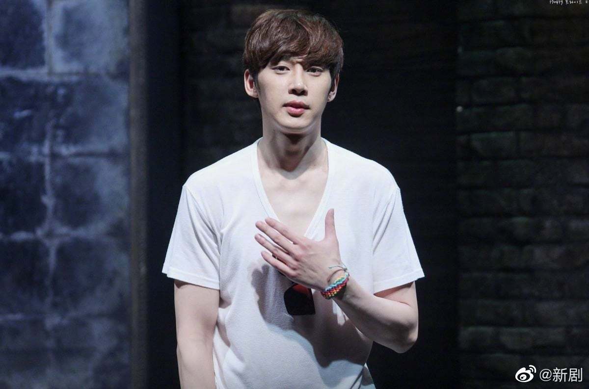 《黑暗荣耀》全在俊扮演者朴成勋……__财经头条