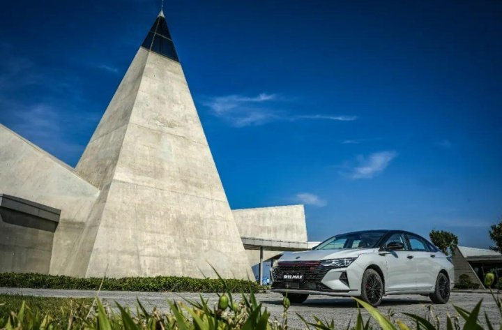 十万元买啥轿跑更好？全新奕炫MAX对比传祺影豹