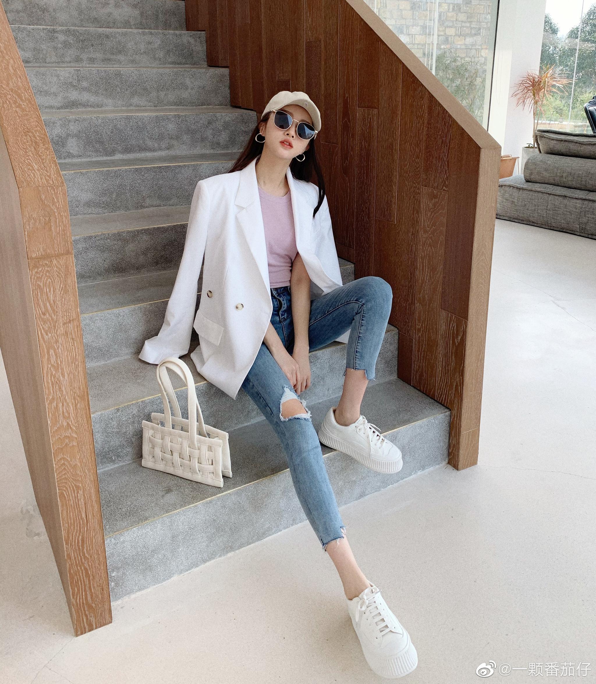 黑科技抗菌牛仔裤 搭配白西装喝绵绵t一套 干净简单舒服～咱滴帽子也