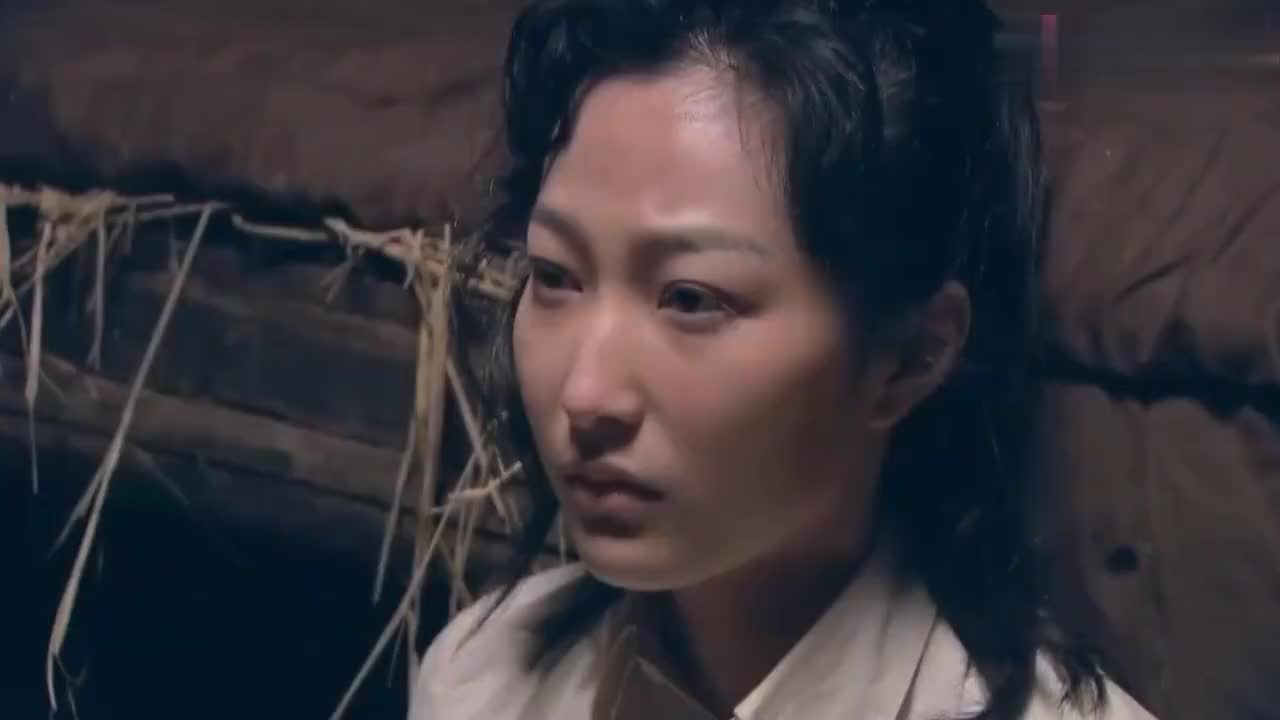 狐影女囚被折磨不成人样鬼子用刀划开衣口检查结果看傻了