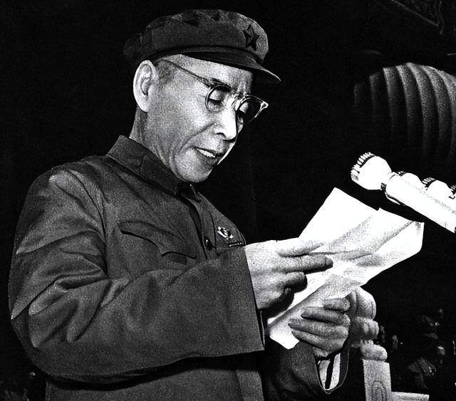 林彪的秘书李德说:林彪看书非常快,几分钟就能看完一本