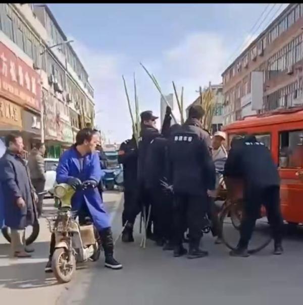 官方回应穿制服人员“抢甘蔗”：系第三方公司，媒体：执法不能外包休闲区蓝鸢梦想 - Www.slyday.coM