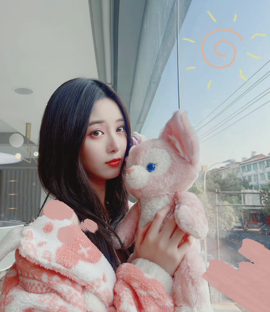 徐艺洋粉色系写真,与玲娜贝儿合照好有爱啊,少女心爆棚……_高清图集
