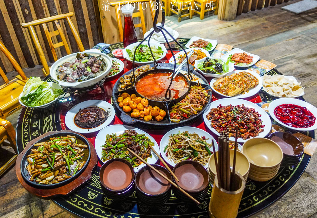 品尝土家吊锅宴,感受湖北恩施的特色餐饮文化,看着就垂涎三尺|湖北省