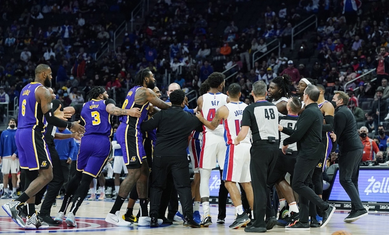 打人有意、伤人意外,官方通告:詹姆斯生涯首次禁赛,赛后想道歉休闲区蓝鸢梦想 - Www.slyday.coM 打人有意、伤人意外,官方通告:詹姆斯生涯首次禁赛,赛后想道歉休闲区蓝鸢梦想 - Www.slyday.coM