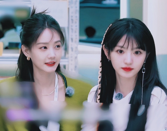 李一桐田曦薇女子推理社同框双倍美貌双倍甜美