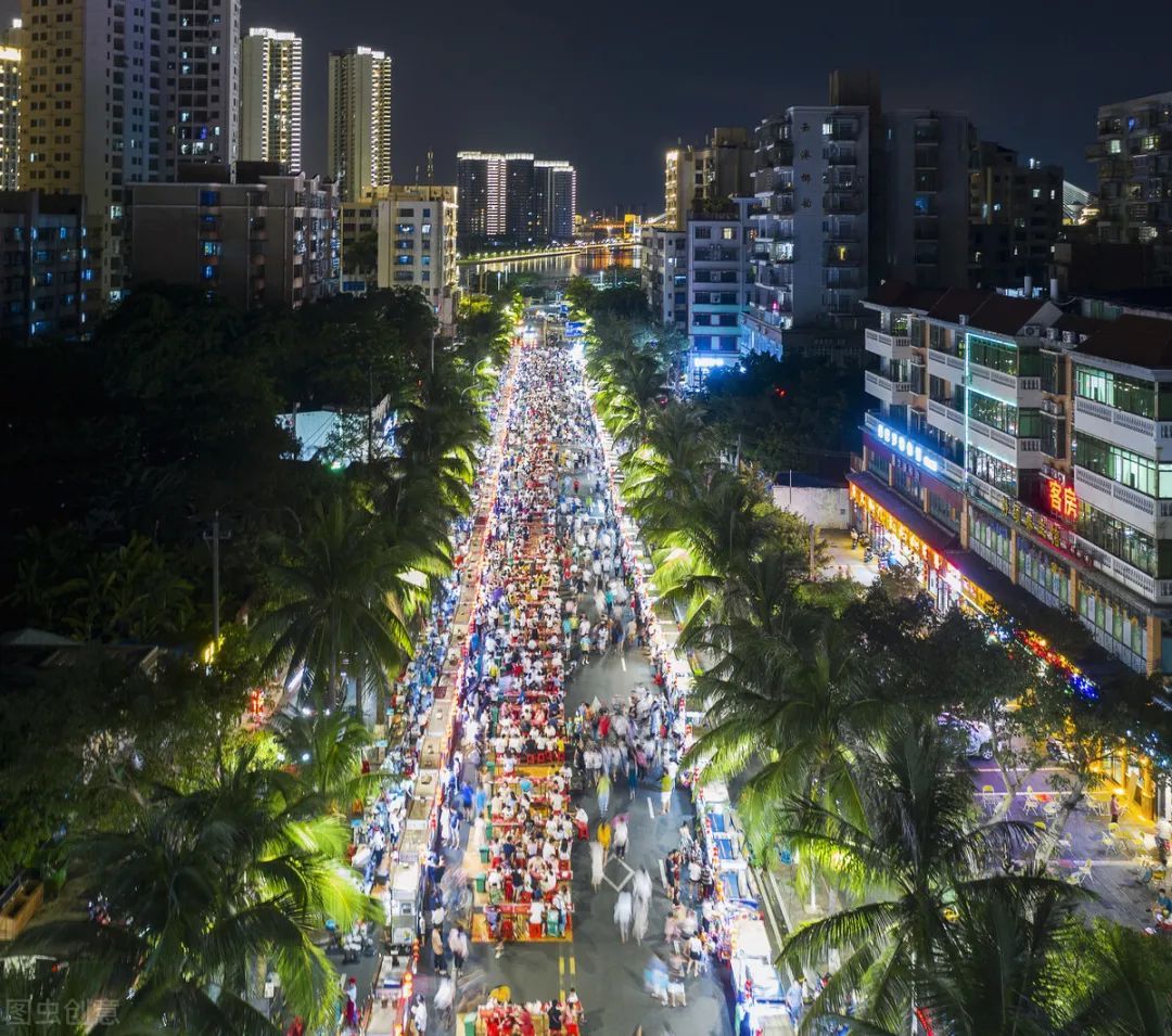 00地址:海口海甸岛三西路海大南门这里汇聚了全国特色小吃美食,包容性