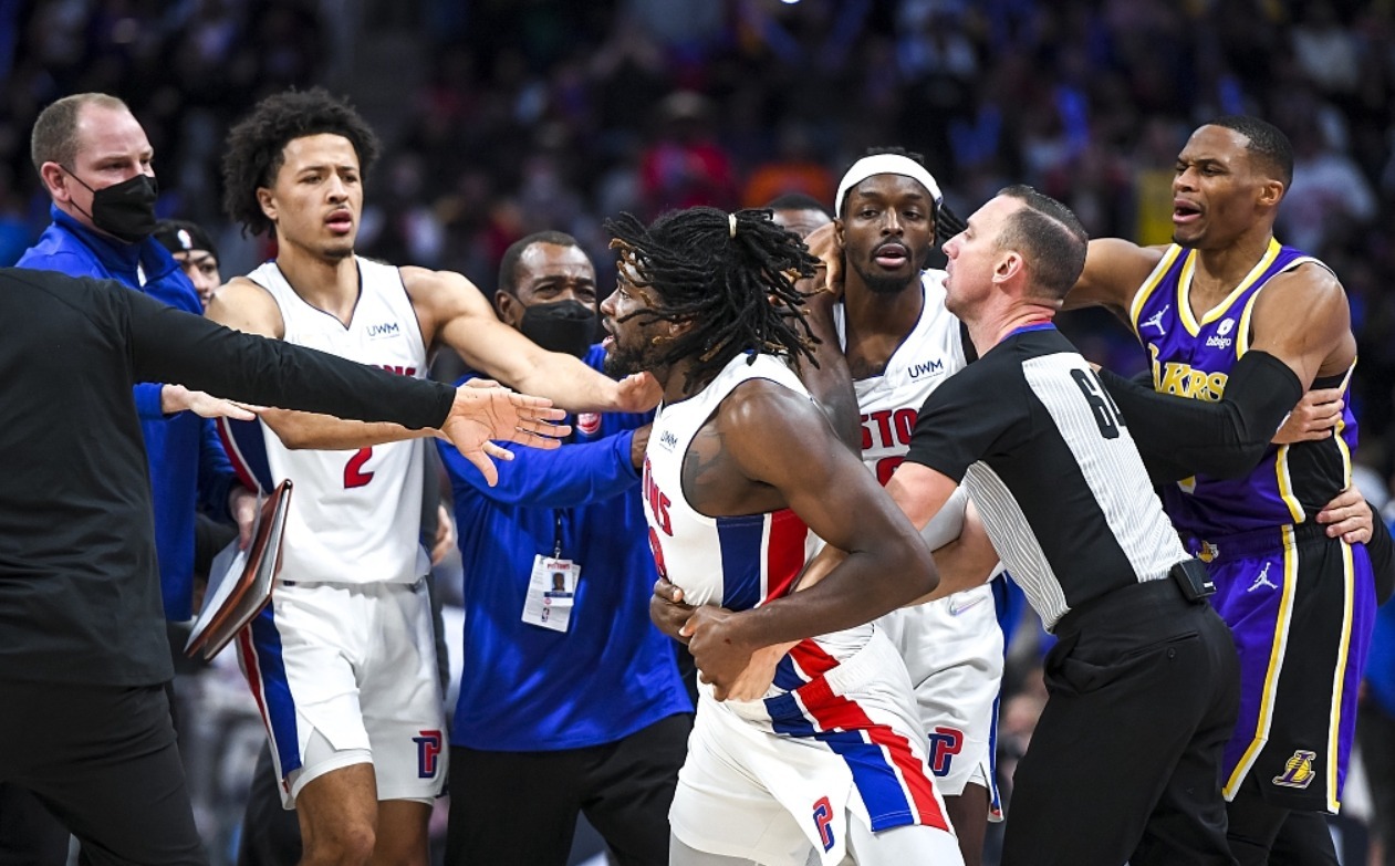 打人有意、伤人意外,官方通告:詹姆斯生涯首次禁赛,赛后想道歉休闲区蓝鸢梦想 - Www.slyday.coM 打人有意、伤人意外,官方通告:詹姆斯生涯首次禁赛,赛后想道歉休闲区蓝鸢梦想 - Www.slyday.coM