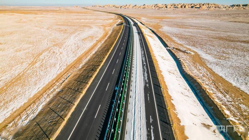 新疆s21阿乌高速公路通车啦