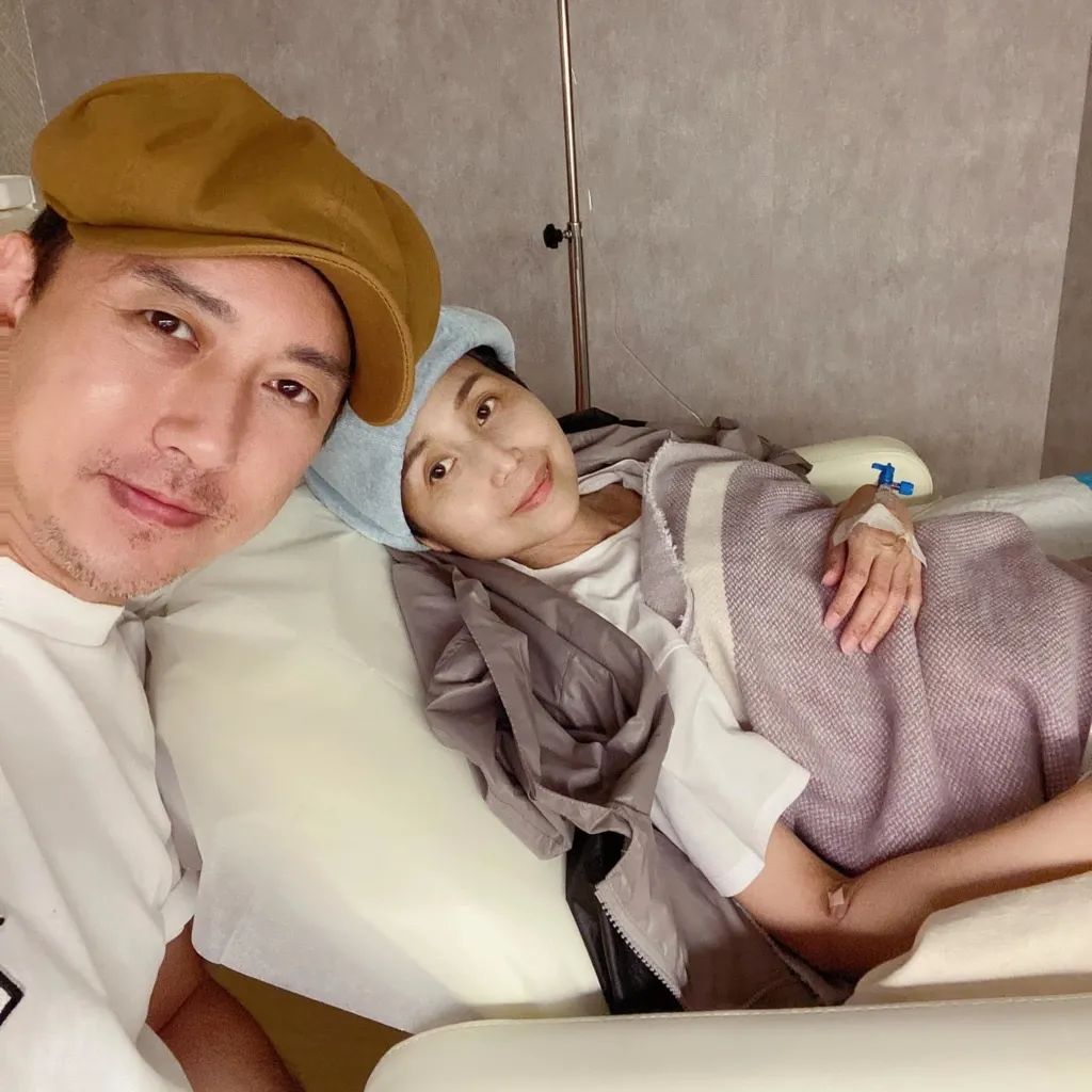 而林子博要将儿子升学所需要的资料整理齐,这时候他才发现,亡妻董燕君