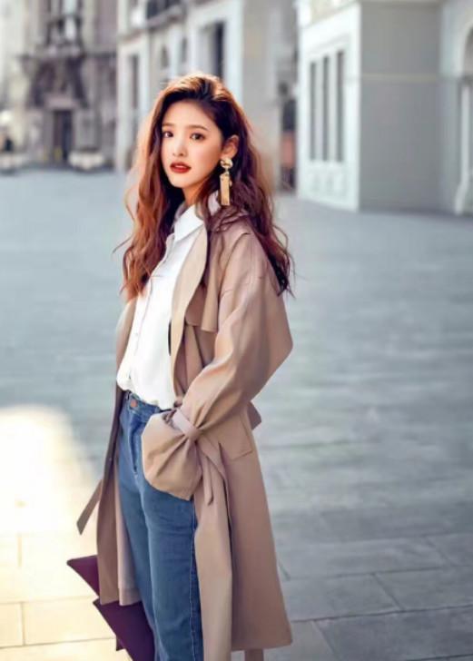 章若楠不仅颜高,穿搭更是教科书级别,高领线衣+百褶裙清新文艺休闲区蓝鸢梦想 - Www.slyday.coM 章若楠不仅颜高,穿搭更是教科书级别,高领线衣+百褶裙清新文艺休闲区蓝鸢梦想 - Www.slyday.coM