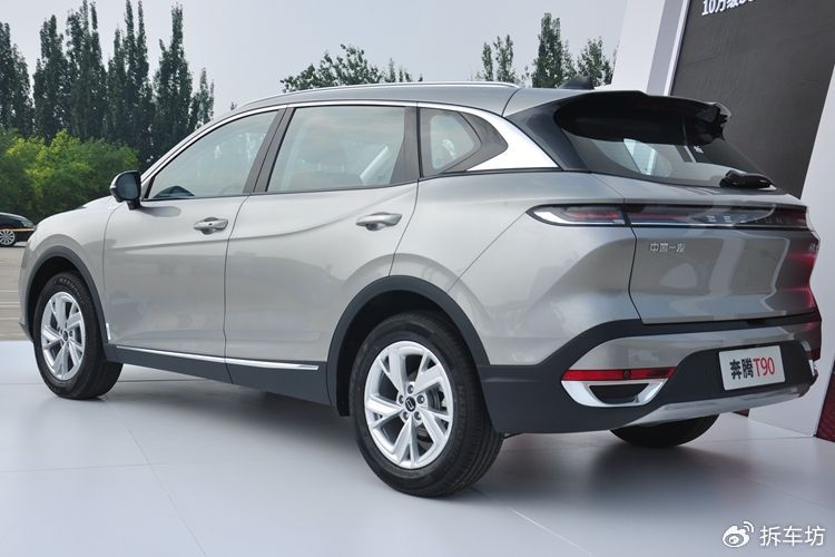 在汽车运动会上感受奔腾t9010万级家用suv也疯狂