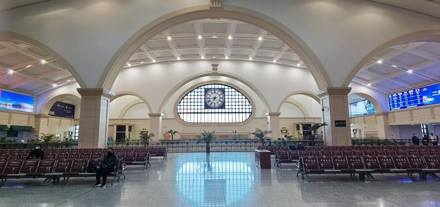 哈尔滨火车站旅客出行有序恢复