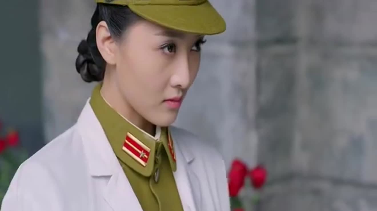 女特工一枪完爆鬼子头哪料鬼子留后手将她击杀牺牲在花瓣下