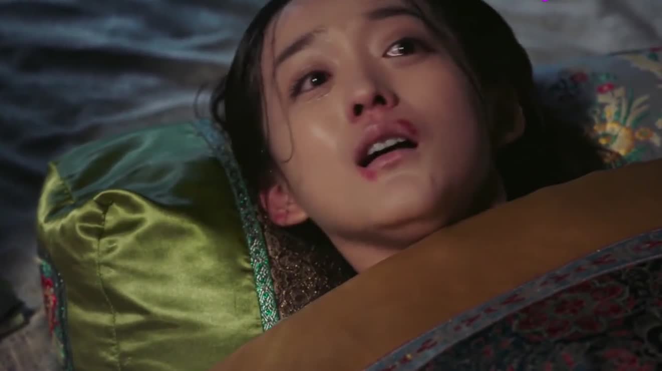 如懿传孩子生下来就没了气息玫贵人差点崩溃了