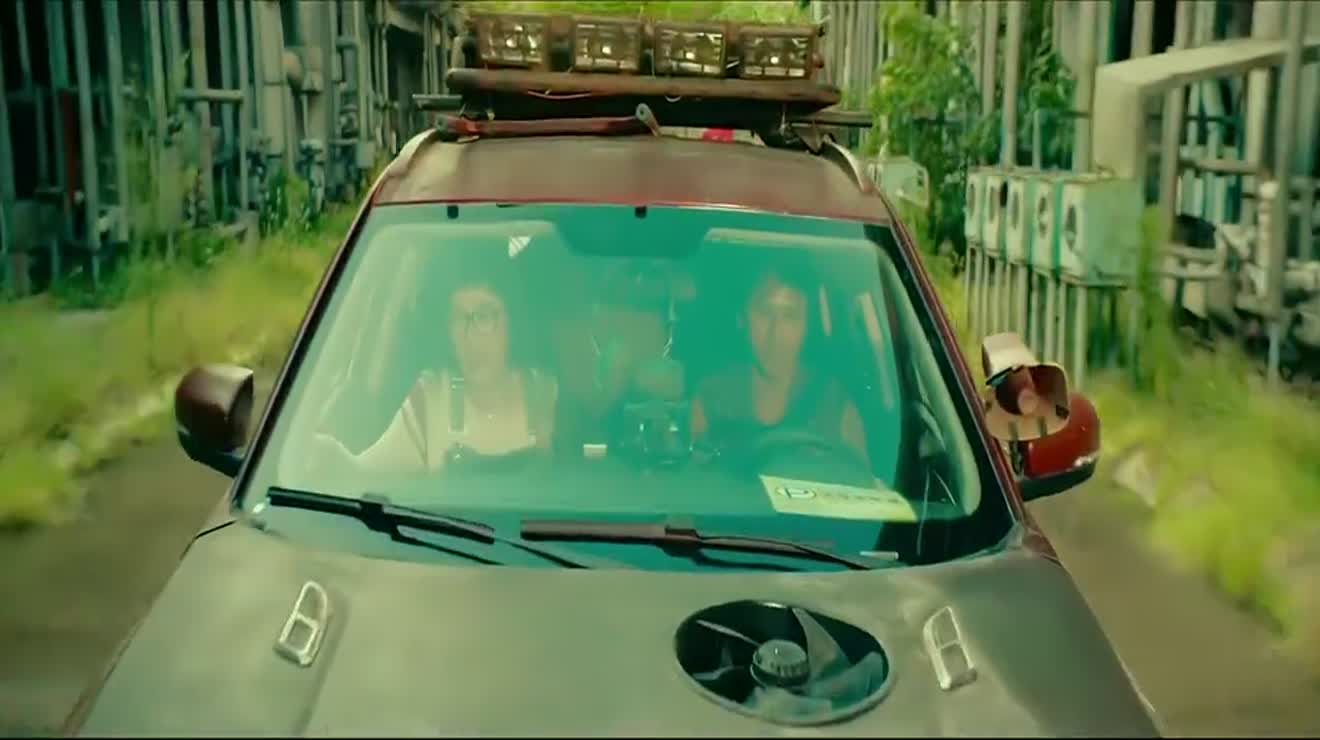 恶棍天使:莫非里飙车戏耍对手,小方向盘一拿出来,秒杀对方-新浪汽车