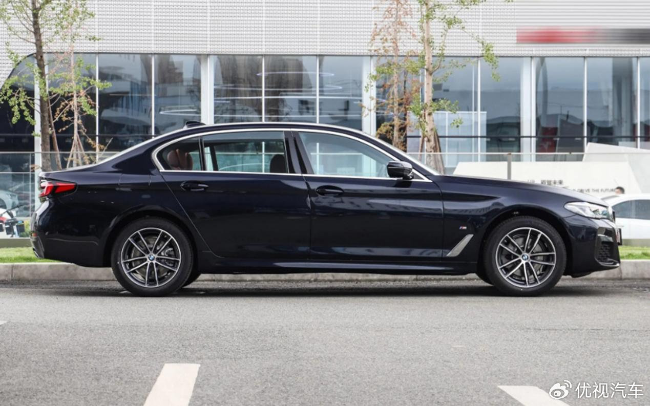 40多万的宝马5系现已跌至32万多想买豪华车的朋友还不抄底