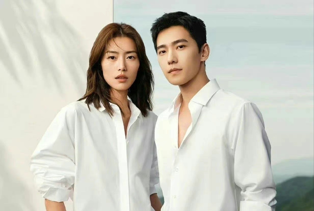 杨洋和刘雯的同款白衬衫同款照片有……_高清图集_新浪网