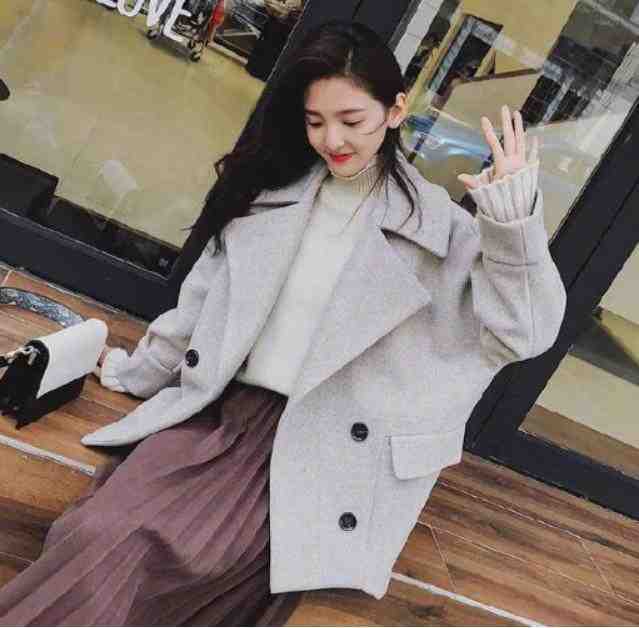 章若楠不仅颜高,穿搭更是教科书级别,高领线衣+百褶裙清新文艺休闲区蓝鸢梦想 - Www.slyday.coM 章若楠不仅颜高,穿搭更是教科书级别,高领线衣+百褶裙清新文艺休闲区蓝鸢梦想 - Www.slyday.coM