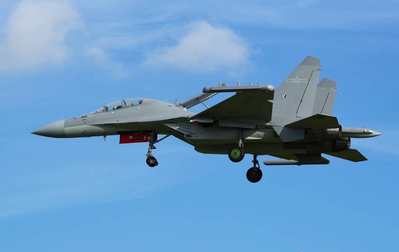 歼-16d珠海亮相令印度大受震撼,印媒:下一个部署地就是西藏