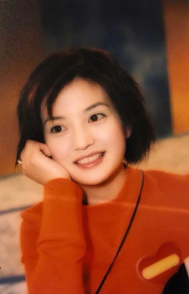 赵薇45岁生日高糊照也藏不住神仙颜值小燕子没变我们老了