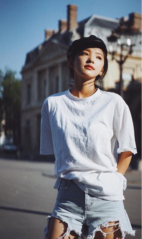 章若楠不仅颜高,穿搭更是教科书级别,高领线衣+百褶裙清新文艺休闲区蓝鸢梦想 - Www.slyday.coM 章若楠不仅颜高,穿搭更是教科书级别,高领线衣+百褶裙清新文艺休闲区蓝鸢梦想 - Www.slyday.coM