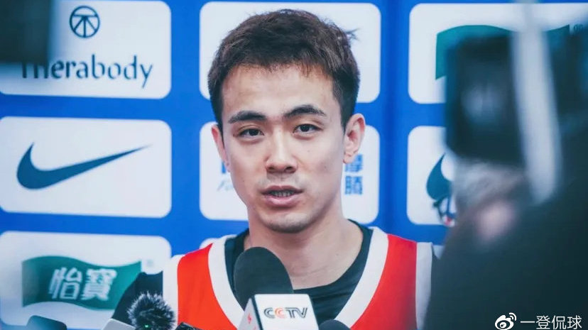 马不停蹄!李梦正式回归神秘人随队训练,跳投百发百中,笑容满面|李梦|中国女篮|女篮_新浪新闻