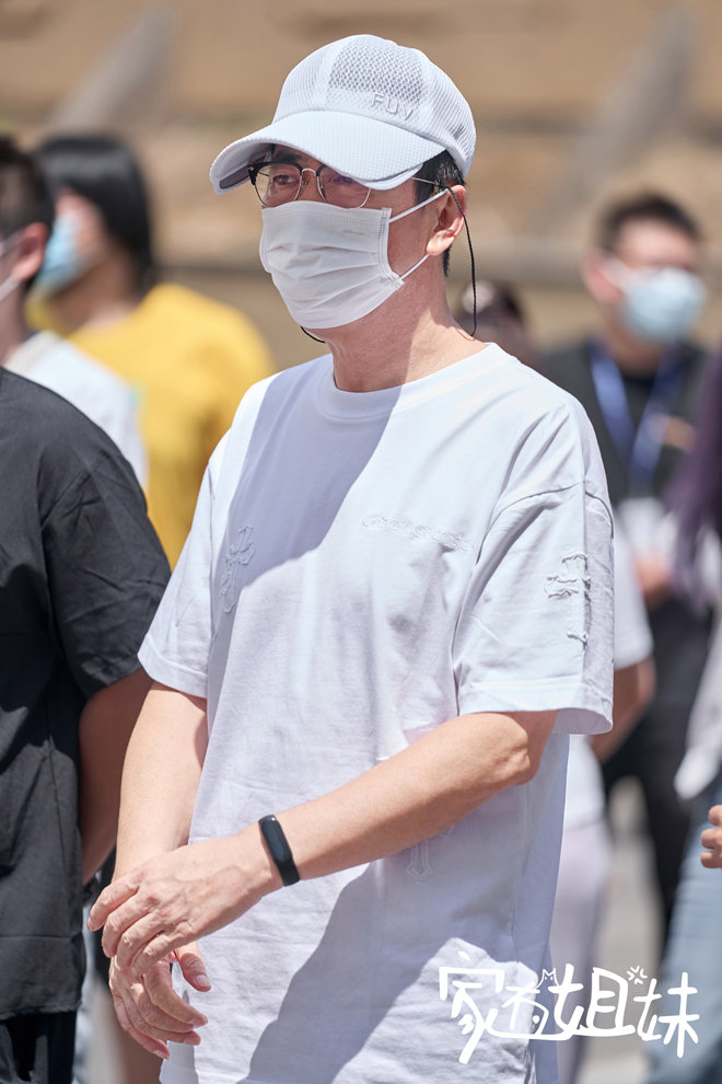 情景喜剧《家有姐妹》开机 杨超越柳岩上演“怨种”姐妹演绎爆笑日常休闲区蓝鸢梦想 - Www.slyday.coM 情景喜剧《家有姐妹》开机 杨超越柳岩上演“怨种”姐妹演绎爆笑日常休闲区蓝鸢梦想 - Www.slyday.coM