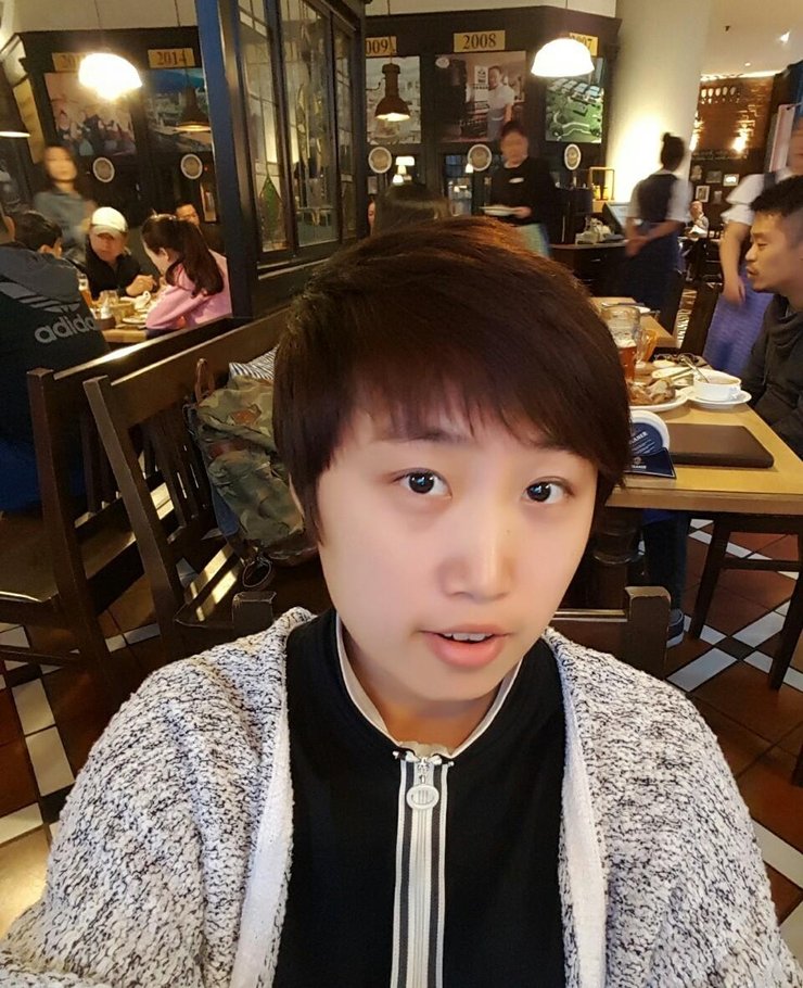 奥运冠军郭跃,肤色白皙五官精致,和她运动员时期的样子相差极大__财经