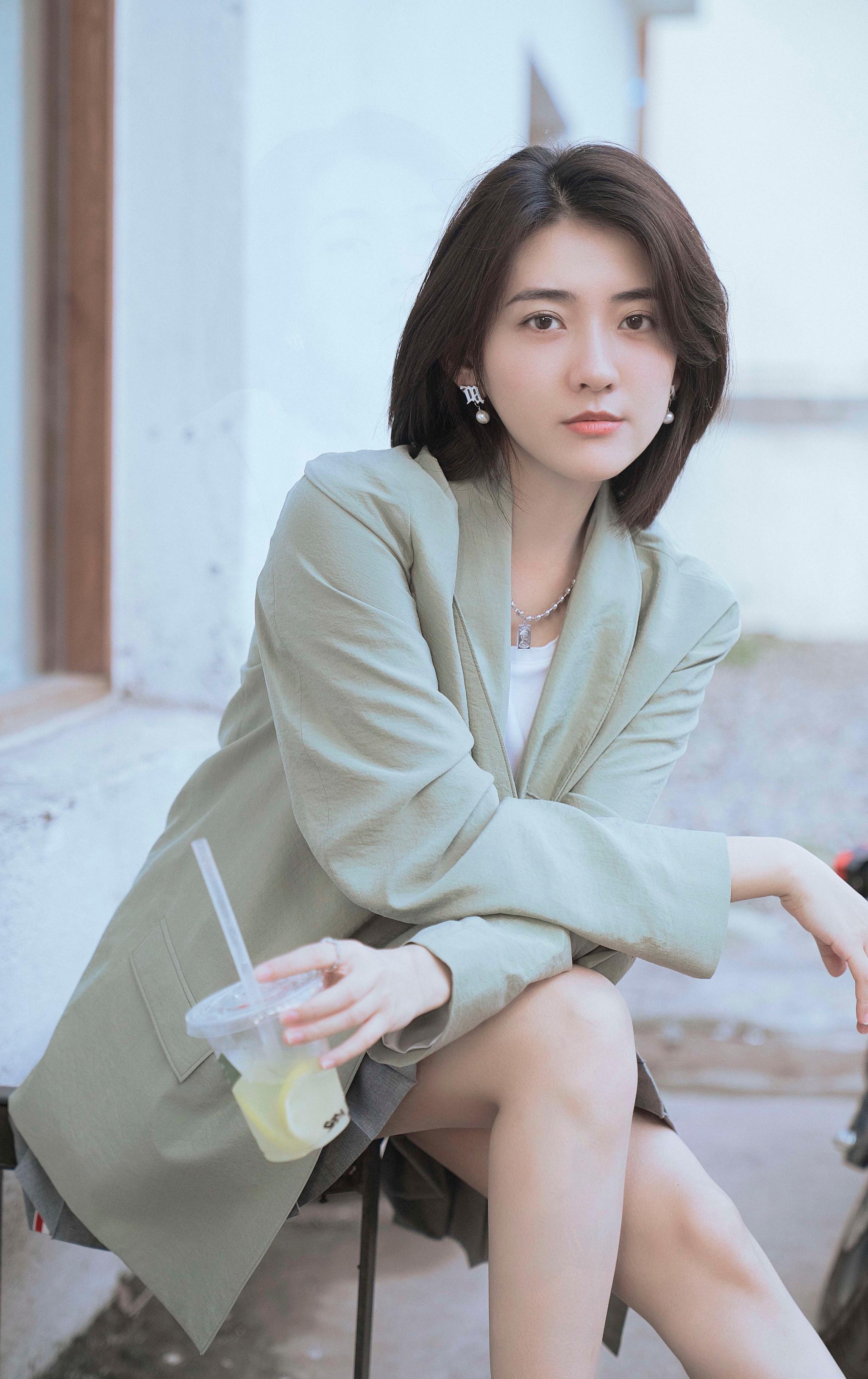 端午大片,粽叶绿西装十分应景……|梁洁_新浪新闻