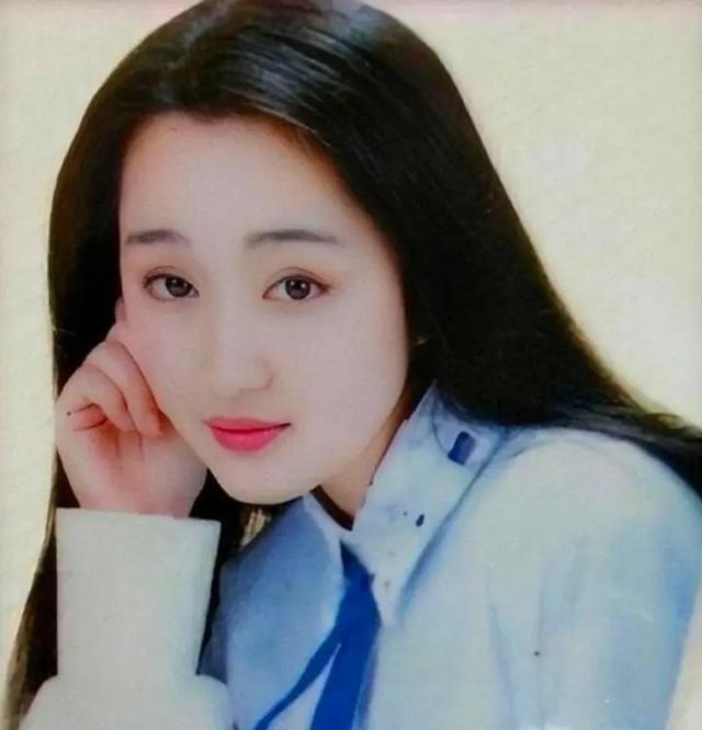 杨钰莹被影视剧贴墙上当时代背景,是90年代歌坛浓墨重彩的一笔