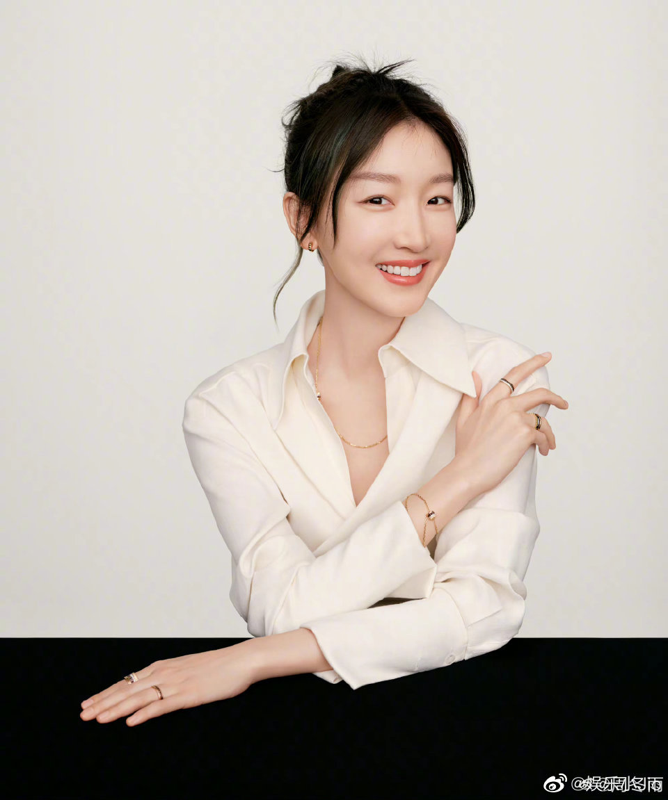 周冬雨早期采访图好青涩啊,就是一个青春小姑娘……__财经头条