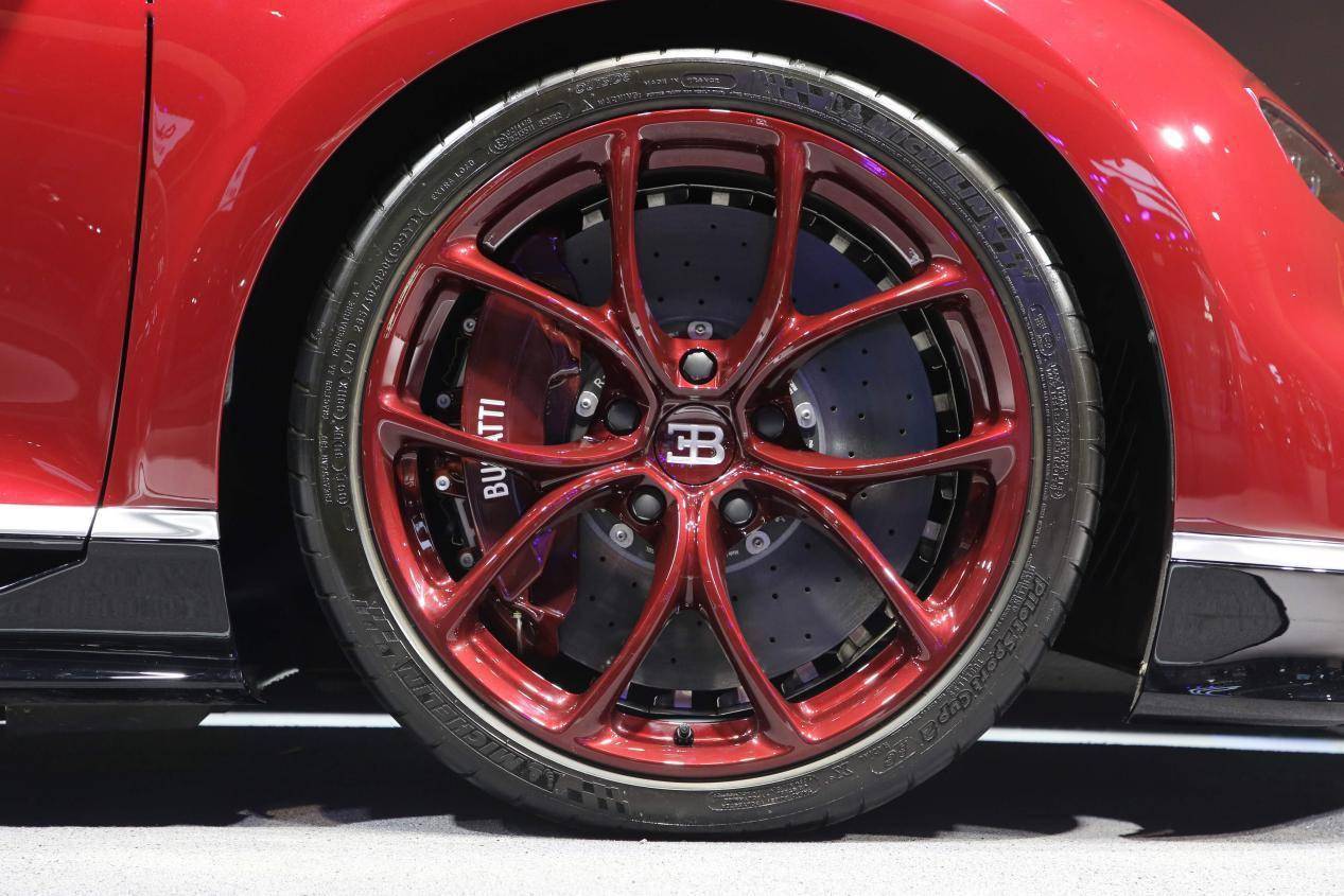 广州车展燃油车的天花板布加迪chiron内地首次公开亮相