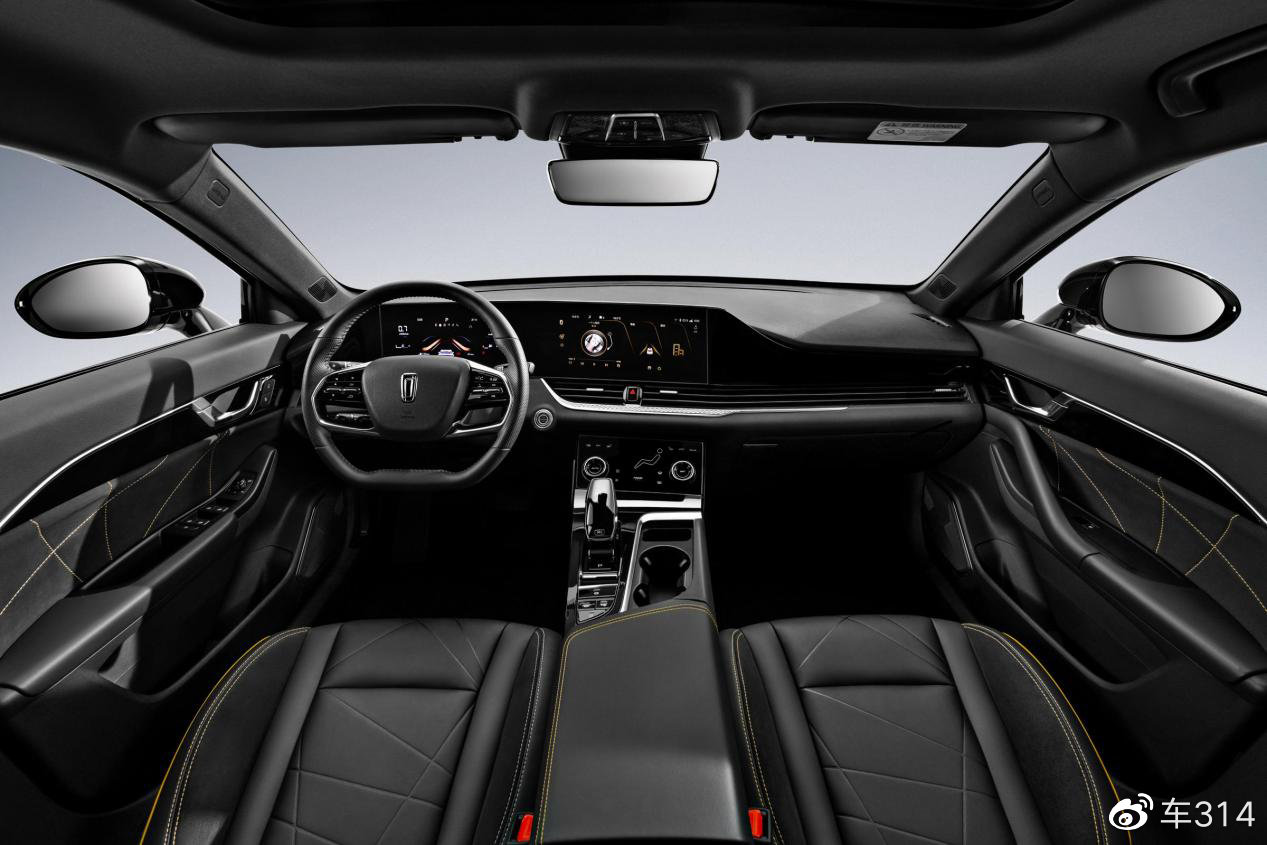 年轻人的第一款轿跑SUV，奔腾B70S对比长安UNI-T和领克02