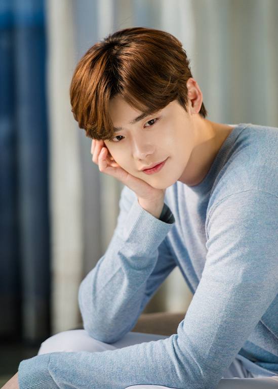 李钟硕退伍归来ins更新长发西装照日系美男氛围绝了