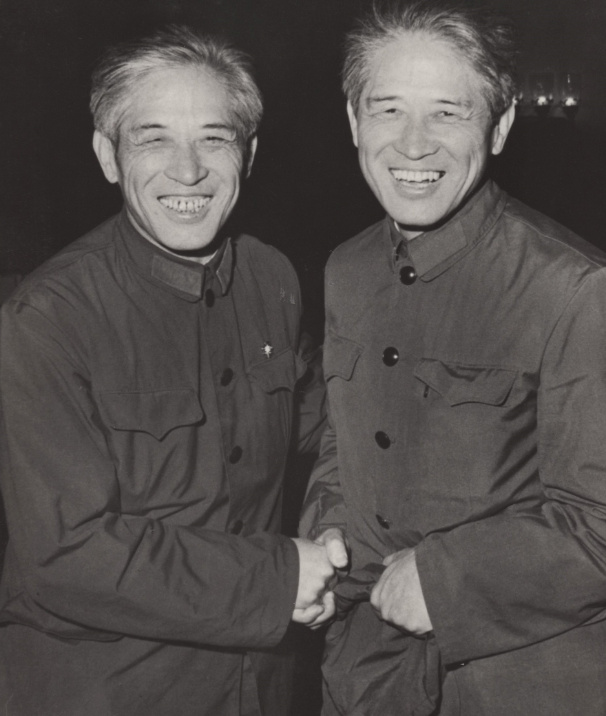 1979年全国第四次文代会的叶楠(左)和白桦(右)(照片为作者收藏)1959