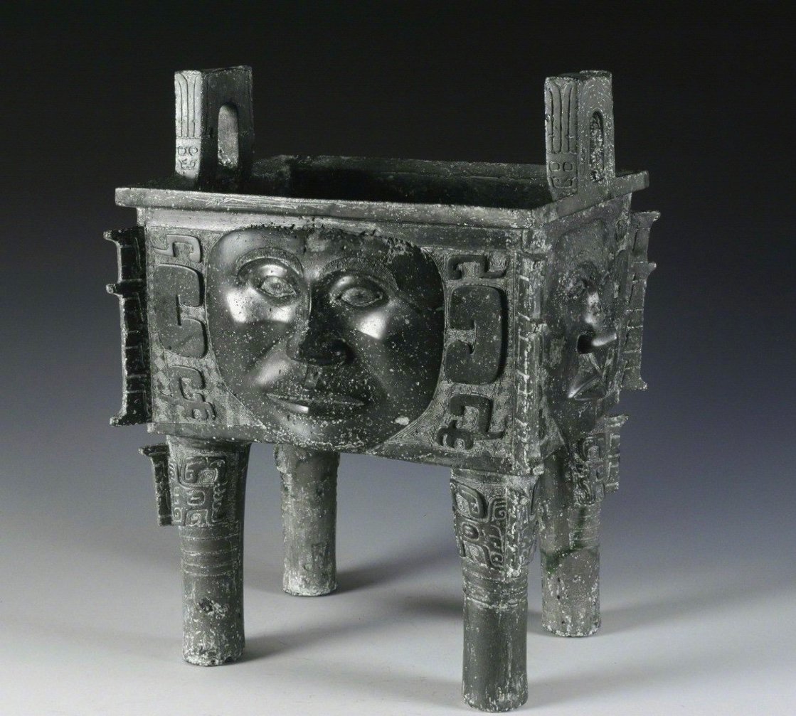 中国唯一的以人面纹为饰的鼎——大禾人面纹方鼎