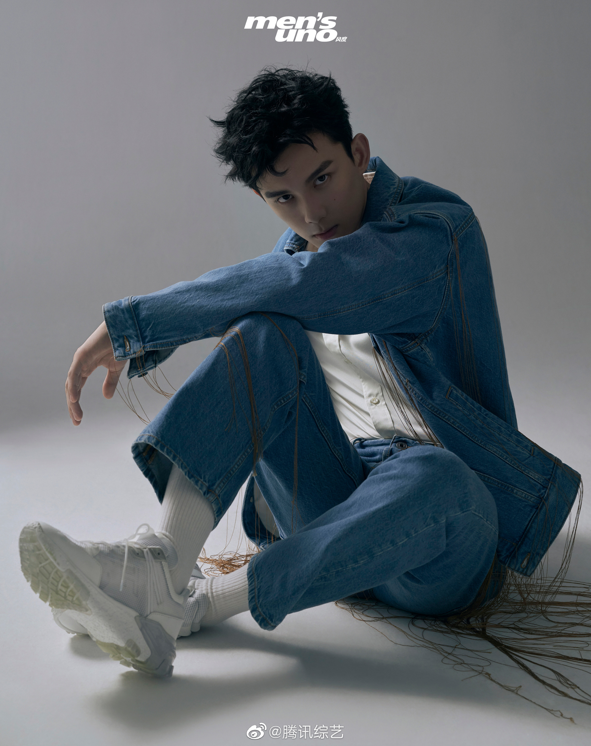 吴磊leo 大片造型清新洒脱,薄荷绿元素单品散发着浓浓春日气息