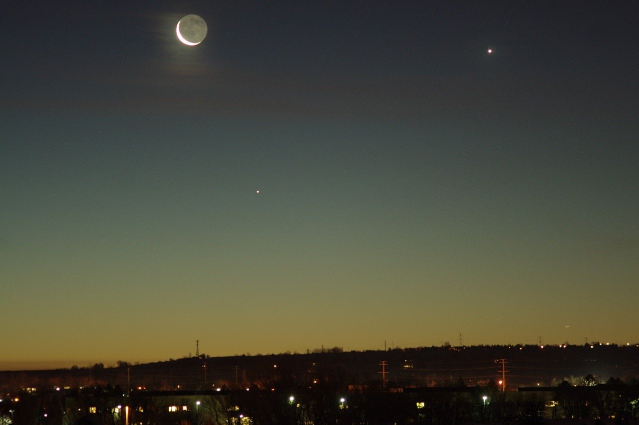 天文意义上的水星合月月球和水星在同一赤经位置上,并且月球位于水星