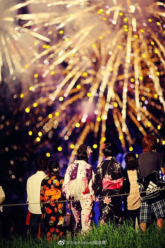 花火大会作为日本 夏日祭 不可或缺的一道风物 每年七八月份