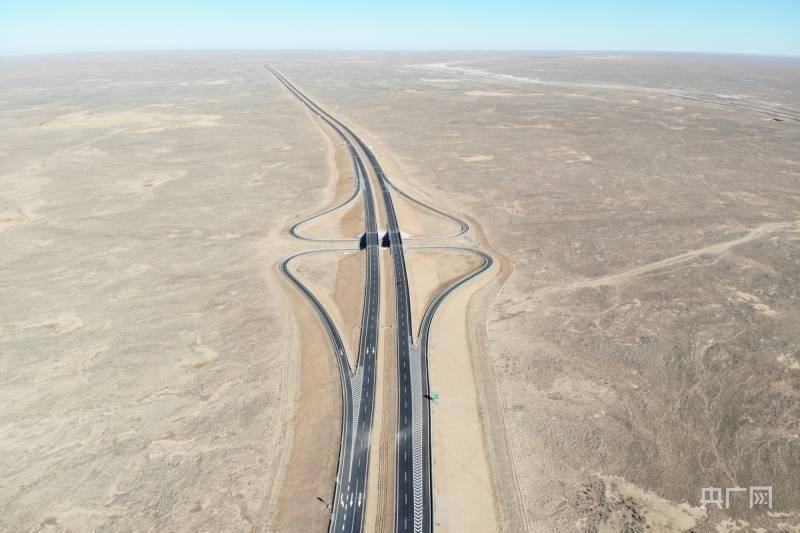 新疆s21阿乌高速公路通车啦