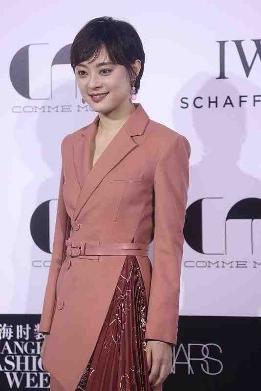 孙俪太懂减龄穿搭了,穿着的裙子少女感挺强,显年轻还有气质休闲区蓝鸢梦想 - Www.slyday.coM 孙俪太懂减龄穿搭了,穿着的裙子少女感挺强,显年轻还有气质休闲区蓝鸢梦想 - Www.slyday.coM